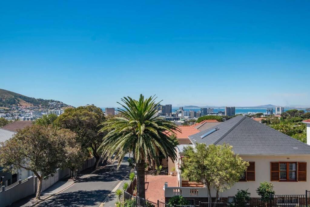 Apartment 2 Bedroom With Amazing City Views *
