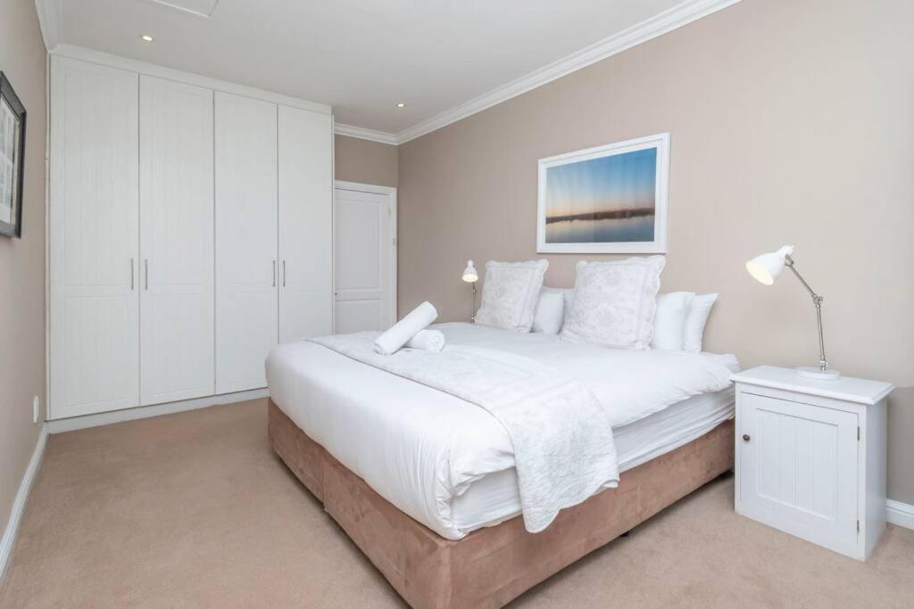 2 Bedroom With Amazing City Views Cape Town
