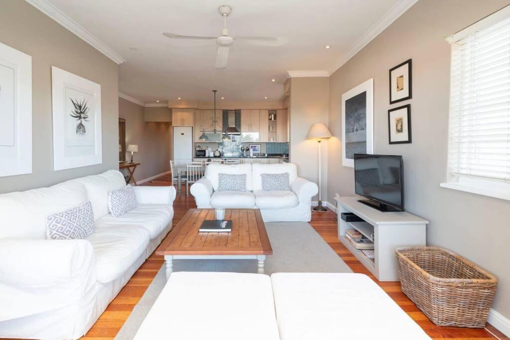 2 Bedroom With Amazing City Views * Cape Town