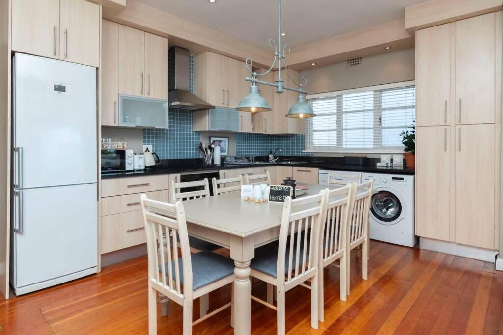 Apartment 2 Bedroom With Amazing City Views *